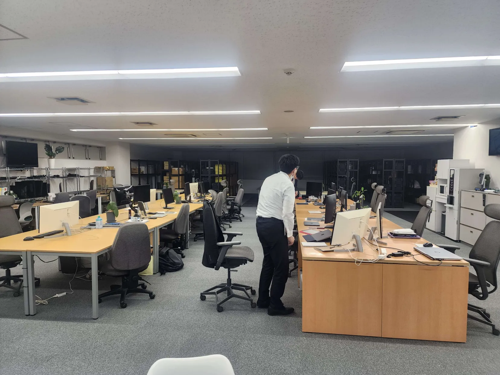 （写真は残業でアウストラロピテクスになりつつある開発者です）