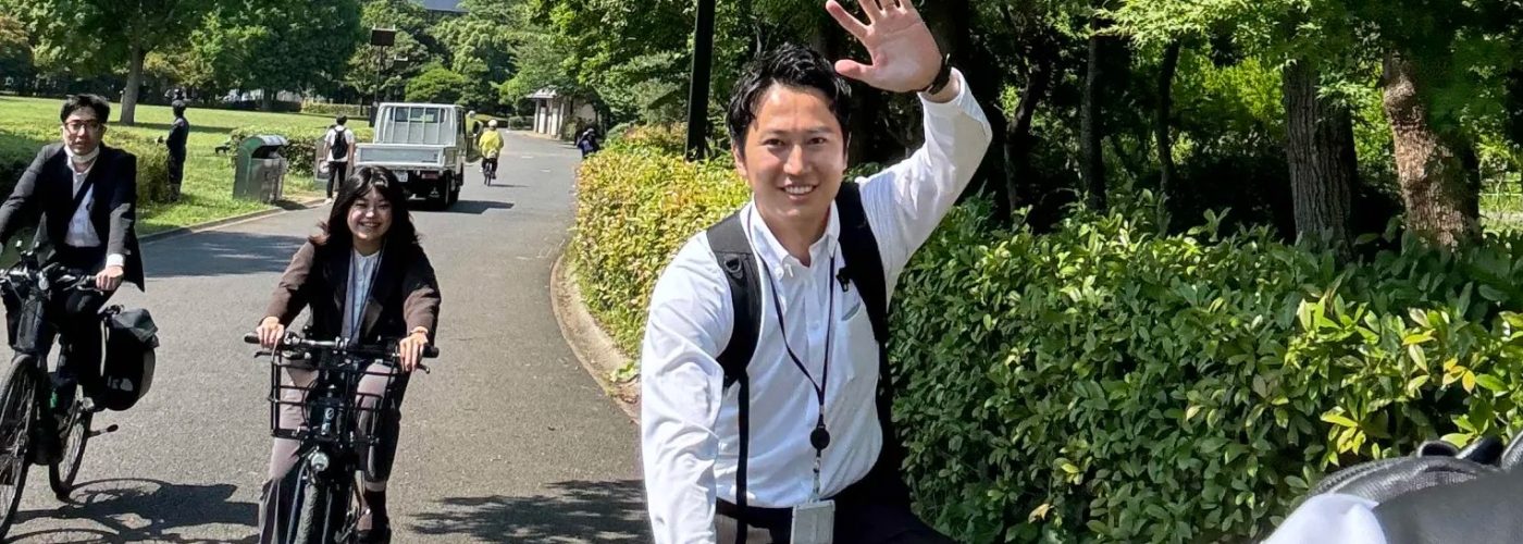 (写真は社員が完全手動運転車で実証実験現場に向かっているところです)