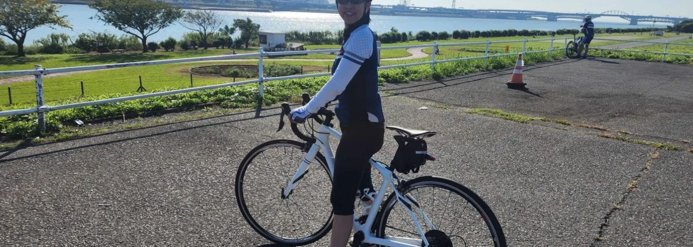 （写真は弊社の敏腕経理です…この後、この格好で1人でスタバ行ったそうです…）