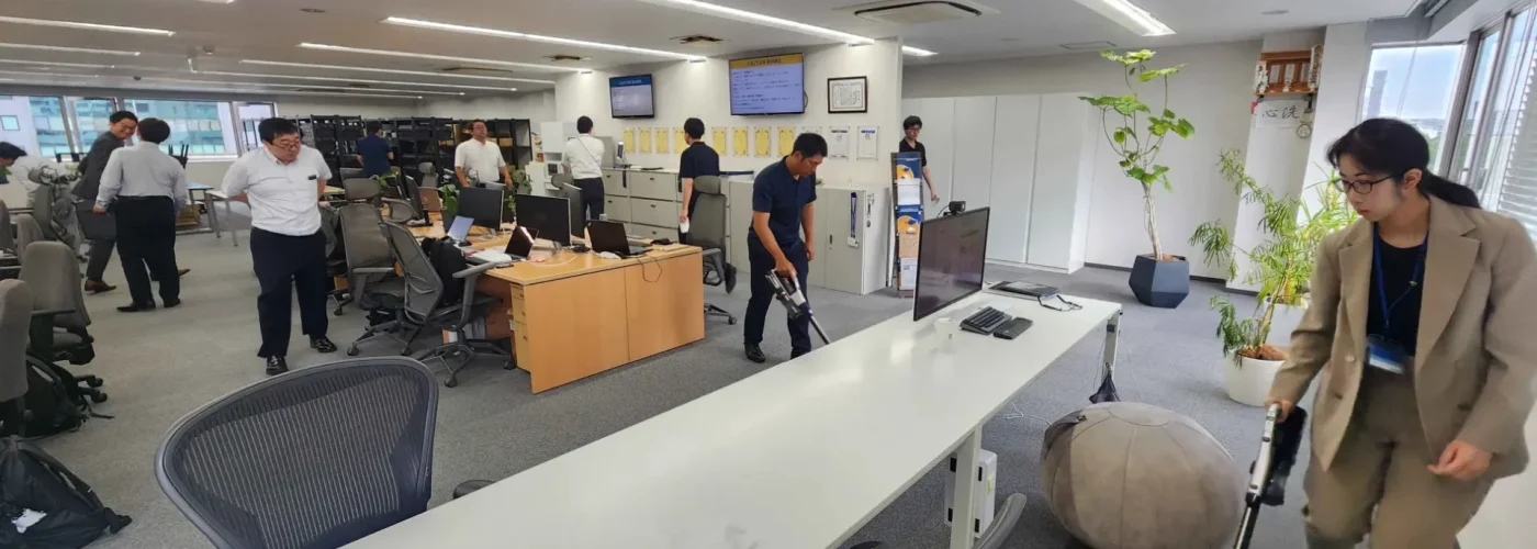 私の担当は机と棚の雑巾掛けと神棚です。