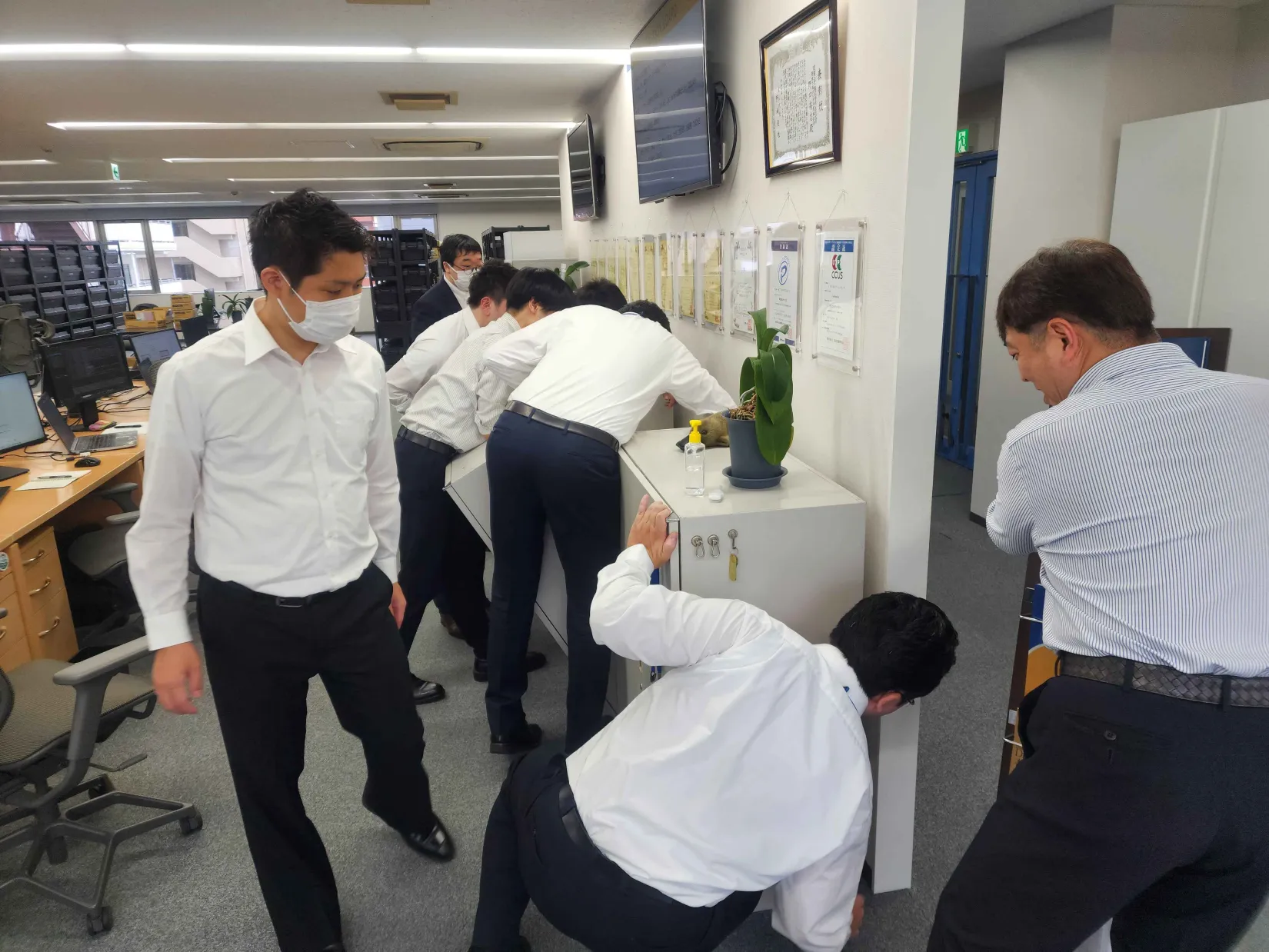 心は１つ！みなで同じ挙動をします。